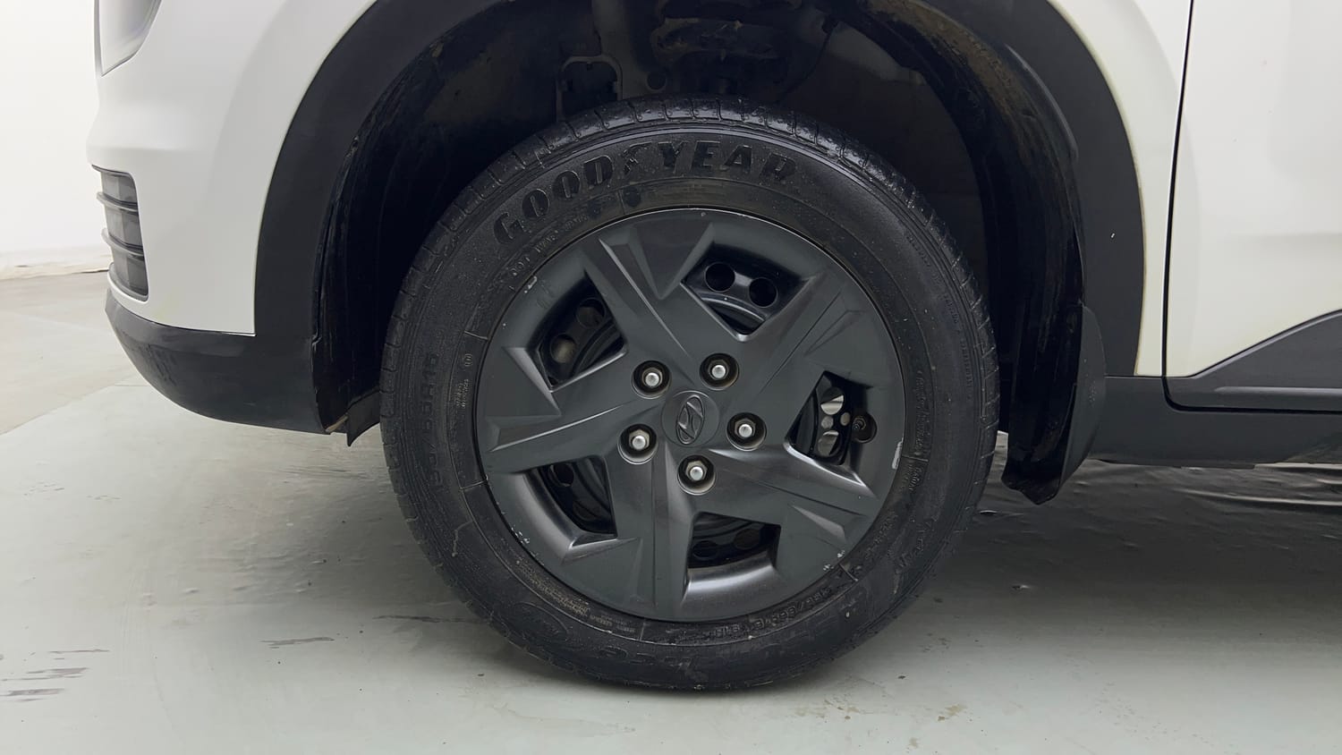 Used 2023 Hyundai Venue S (O) 1.2 Petrol Petrol Manual tyres LEFT FRONT TYRE RIM VIEW