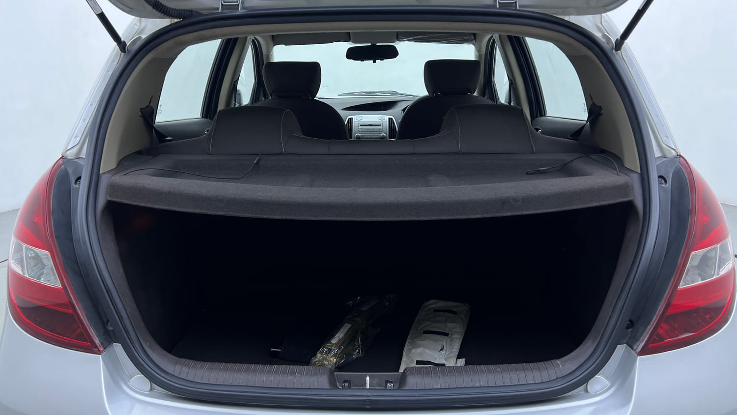 Used 2012 Hyundai i20 Magna 1.2 Petrol Manual interior DICKY INSIDE VIEW