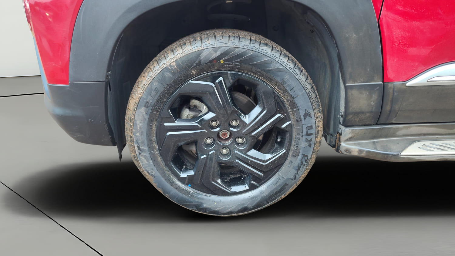 Used 2023 Maruti Suzuki Brezza ZXi Plus Petrol Manual tyres LEFT FRONT TYRE RIM VIEW