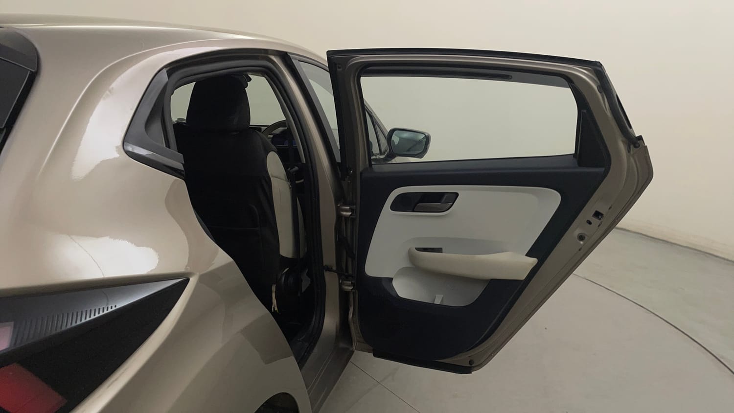Used 2025 Tata Altroz Accomplished Plus S Petrol 6DCT Petrol Automatic interior RIGHT REAR DOOR OPEN VIEW