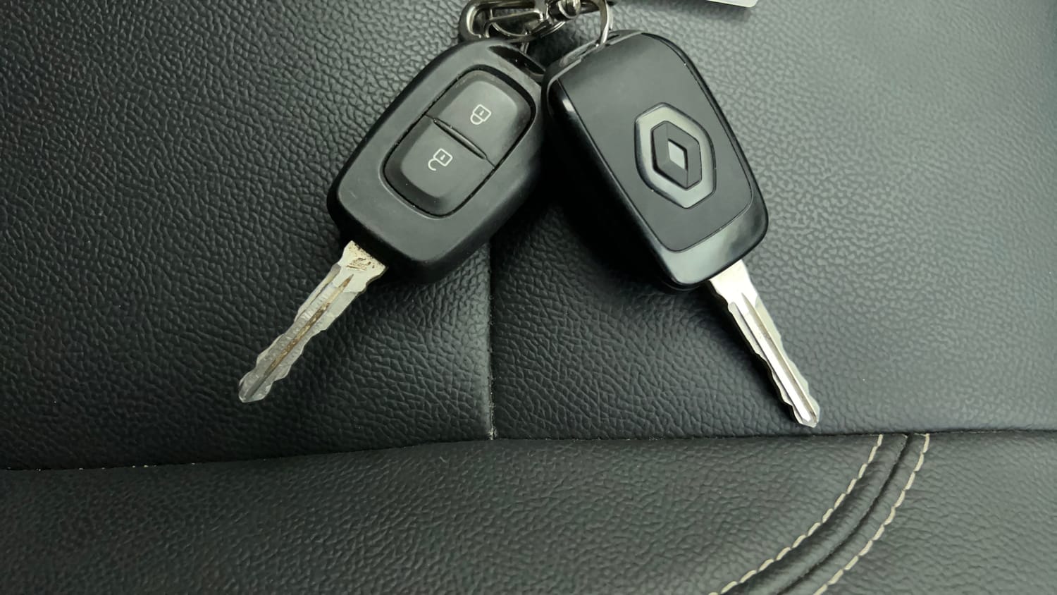 Used 2022 Renault Triber Limited Edition Petrol Manual extra CAR KEY VIEW