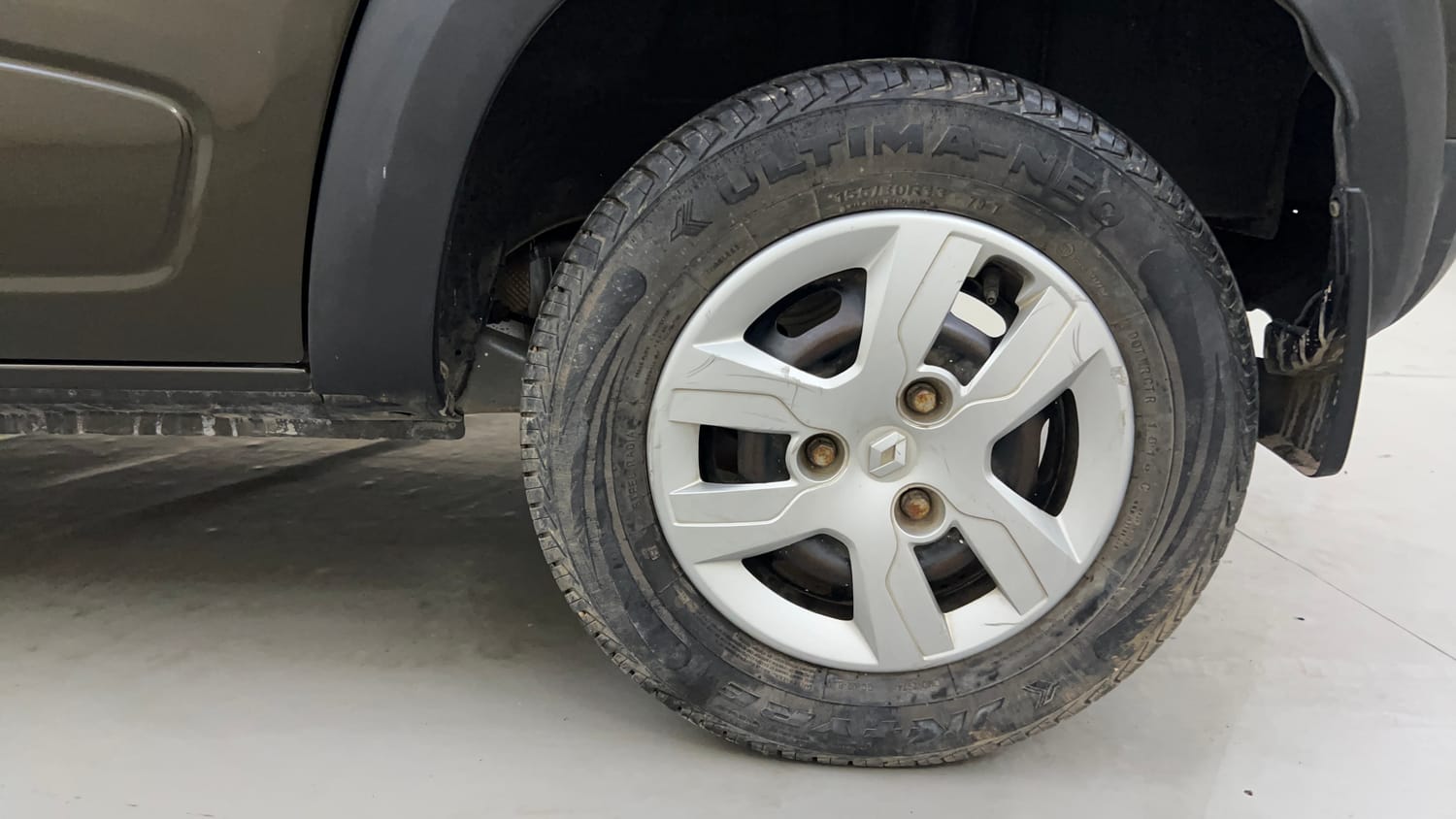 Used 2016 Renault Kwid RXL Petrol Manual tyres LEFT REAR TYRE RIM VIEW