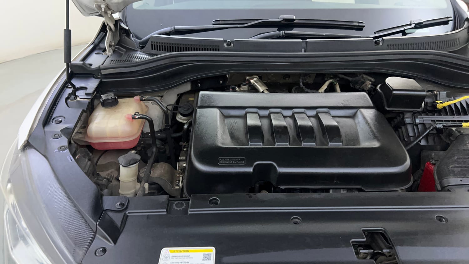 Used 2023 Mahindra XUV700 AX 5 Diesel AT 7 STR Diesel Automatic engine ENGINE RIGHT SIDE HINGE & APRON VIEW