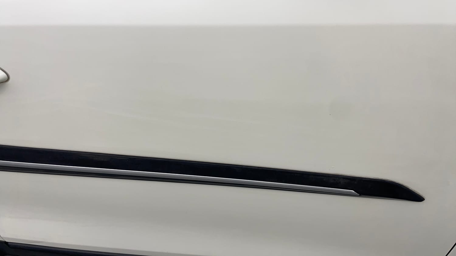 Used 2022 Mahindra XUV 300 W8 (O) 1.2 Petrol Petrol Manual dents MINOR DENT