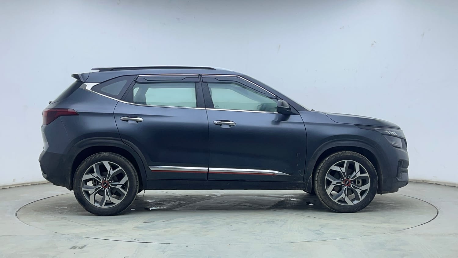 Used 2022 Kia Seltos X Line 1.4 DCT Petrol Automatic exterior RIGHT SIDE VIEW