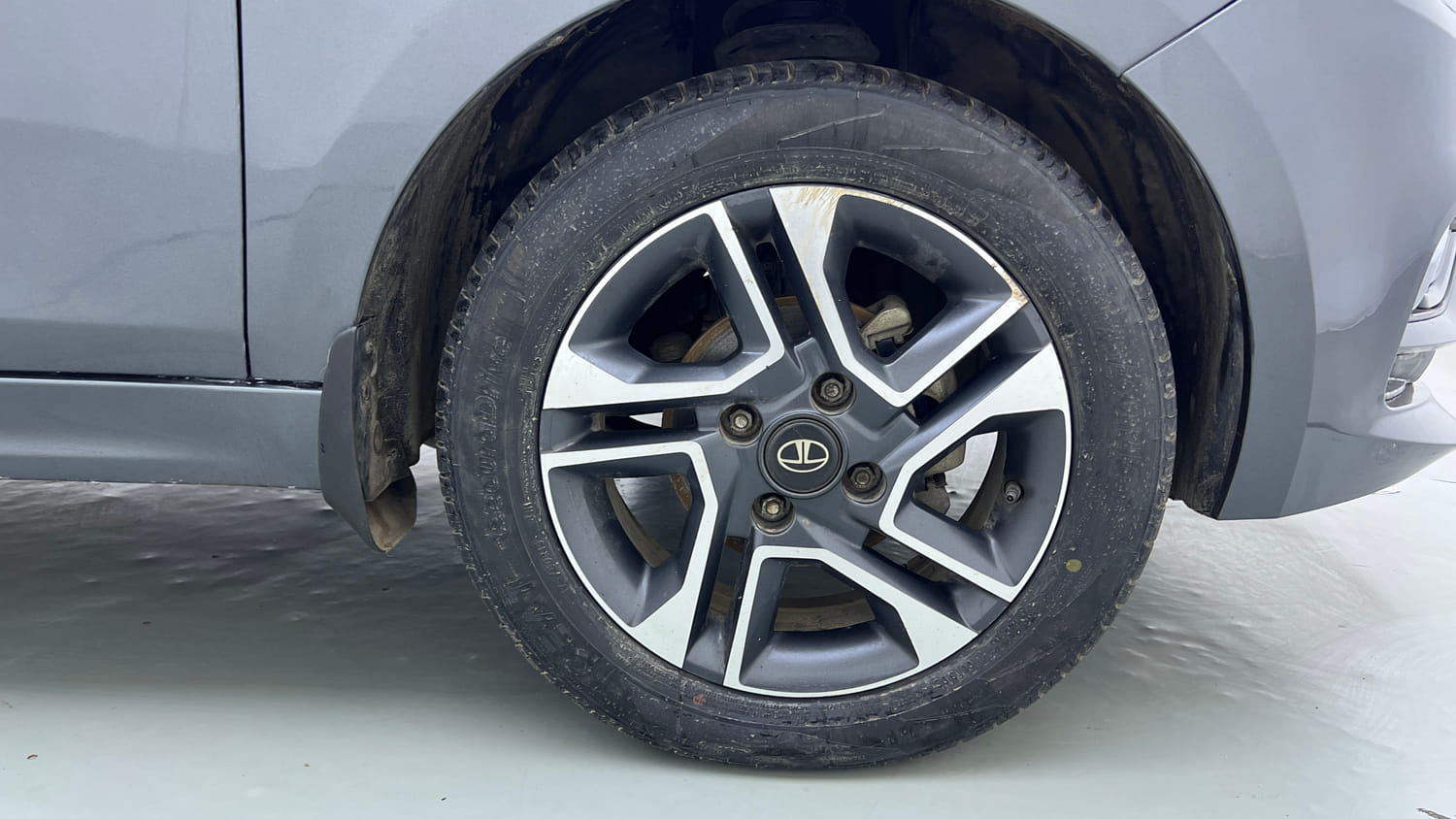 Used 2021 Tata Tiago XZ Plus Petrol Manual tyres RIGHT FRONT TYRE RIM VIEW