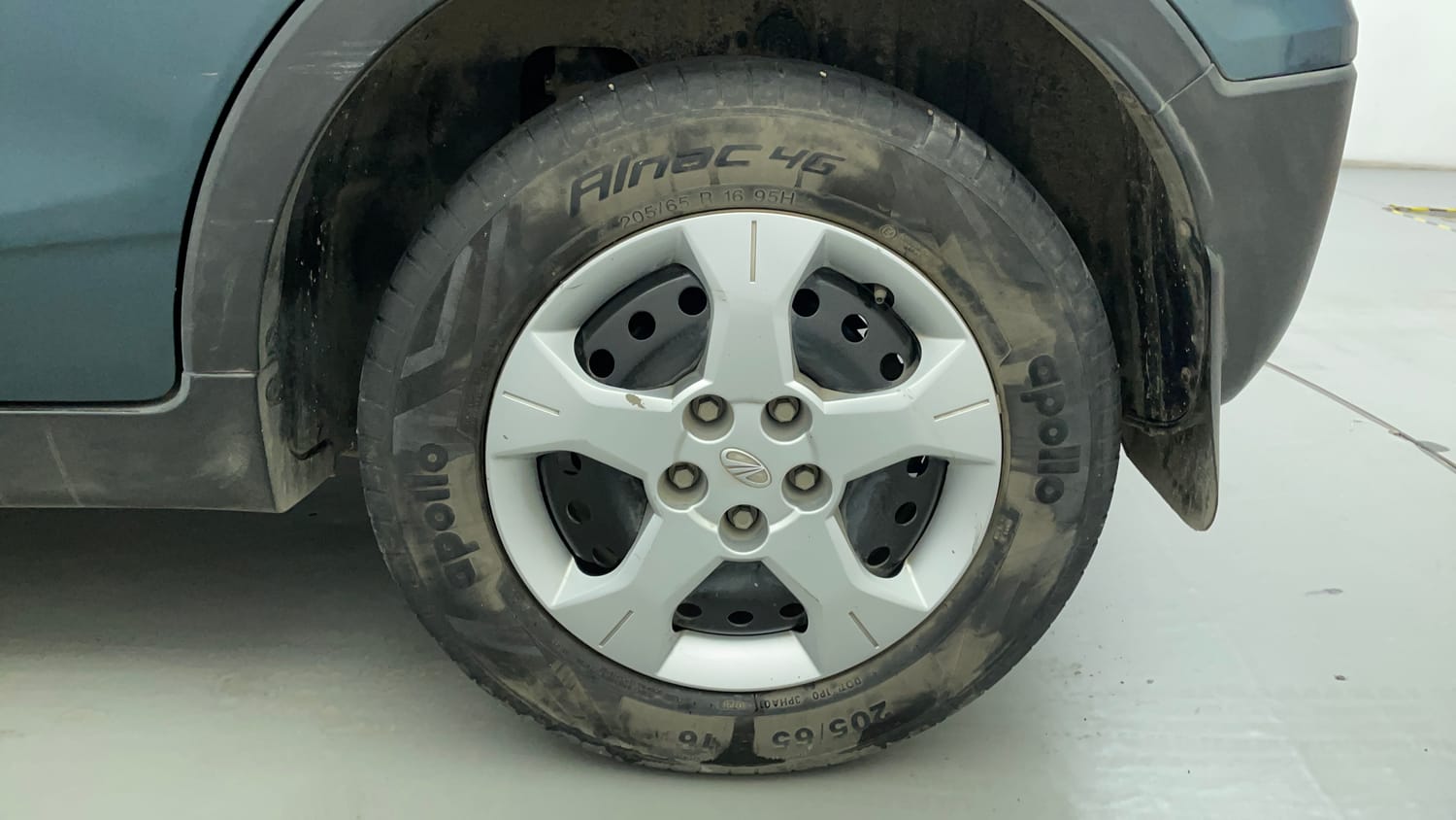 Used 2021 Mahindra XUV 300 W6 1.2 Petrol Petrol Manual tyres LEFT REAR TYRE RIM VIEW