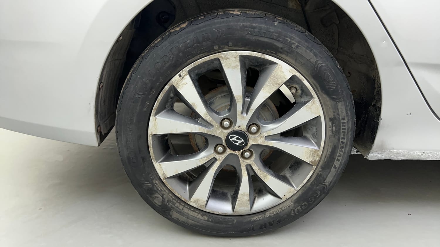 Used 2017 Hyundai Verna 1.6 CRDI SX (O) Diesel Manual tyres RIGHT REAR TYRE RIM VIEW