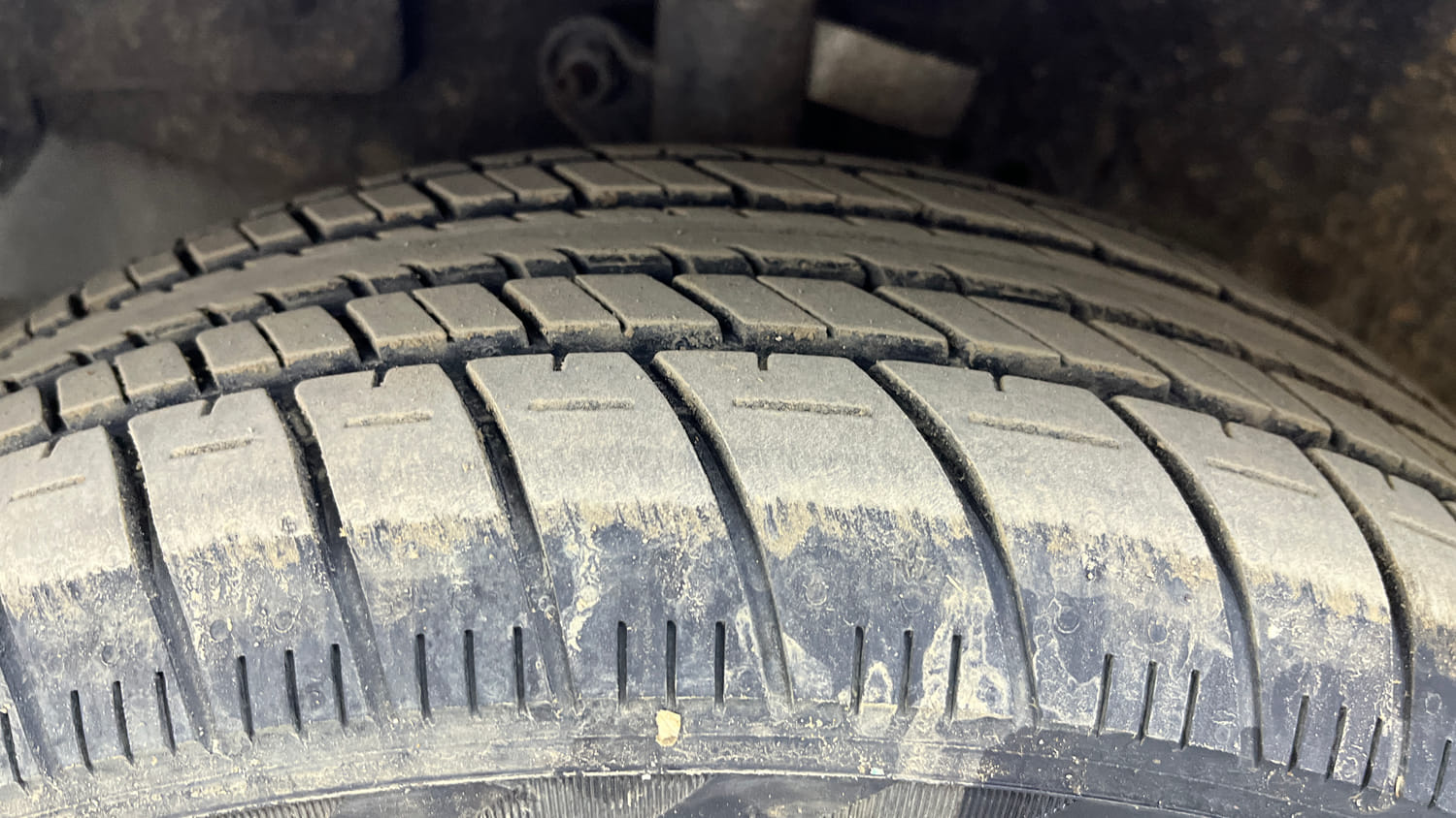 Used 2014 Honda Brio S MT Petrol Manual tyres LEFT FRONT TYRE TREAD VIEW