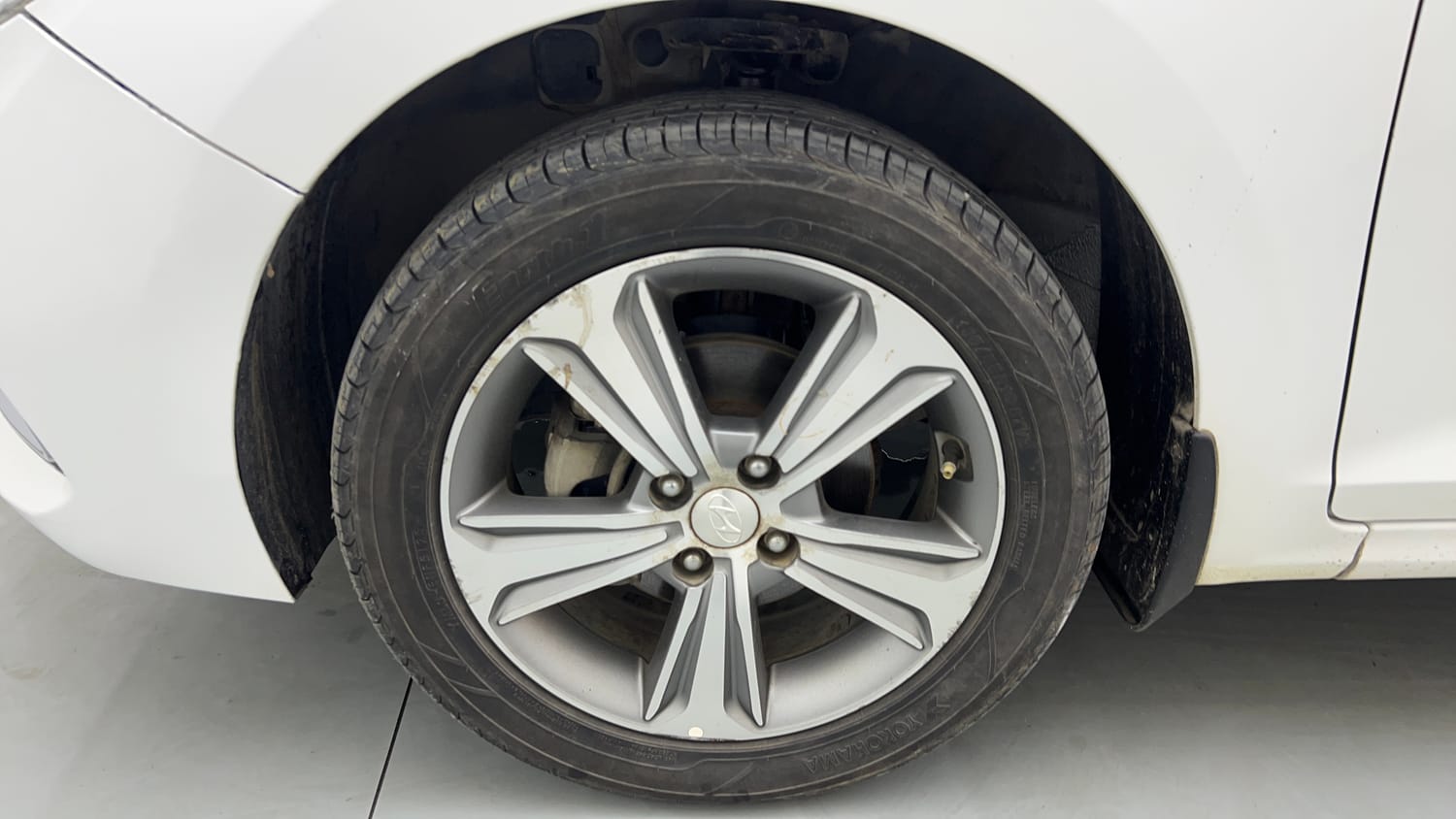 Used 2019 Hyundai Verna SX 1.6 VTVT Petrol Manual tyres LEFT FRONT TYRE RIM VIEW
