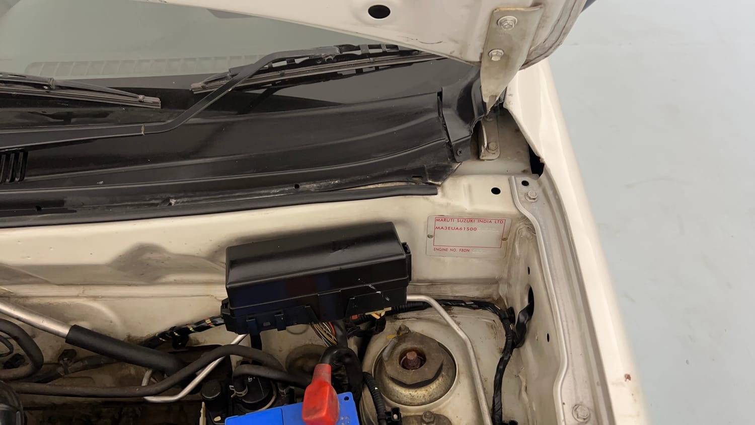 Used 2018 Maruti Suzuki Alto 800 LXi Petrol Manual engine ENGINE LEFT SIDE HINGE & APRON VIEW