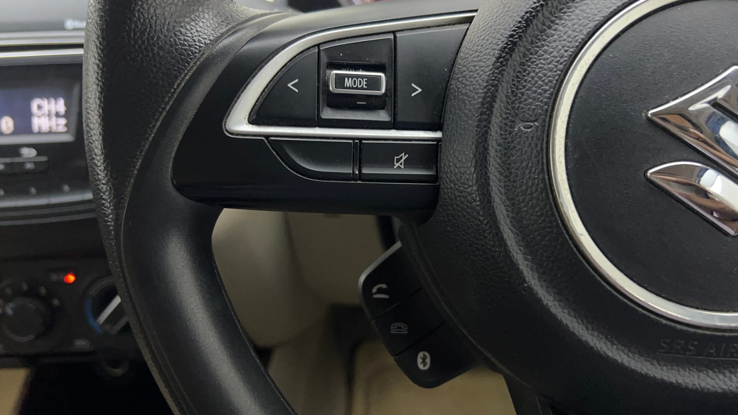 Used 2018 Maruti Suzuki Dzire VXi AMT Petrol Automatic top_features Steering mounted controls