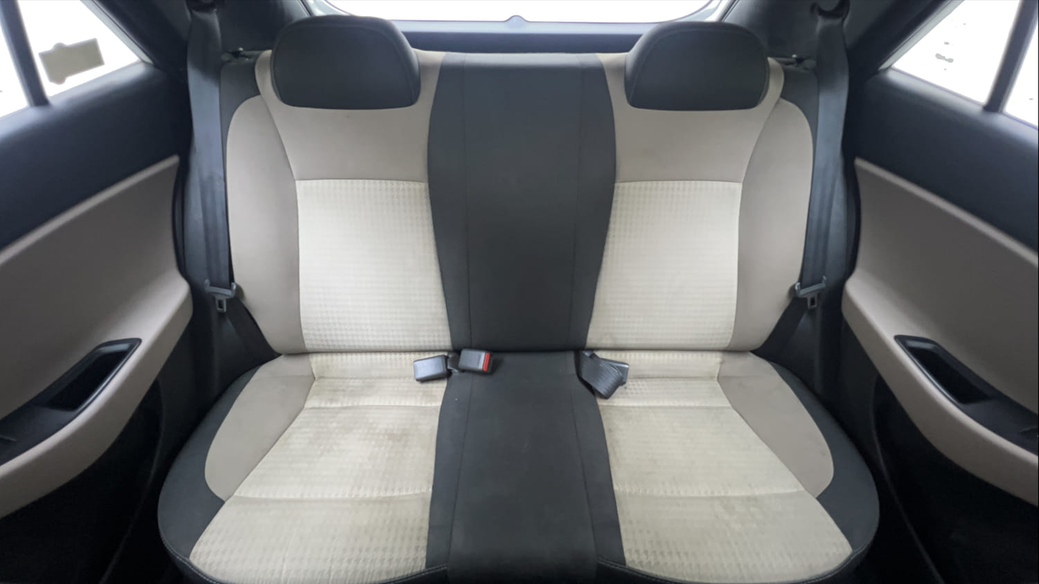 Used 2019 Hyundai Elite i20 Magna 1.4 AT Petrol Automatic interior REAR SEAT CONDITION VIEW