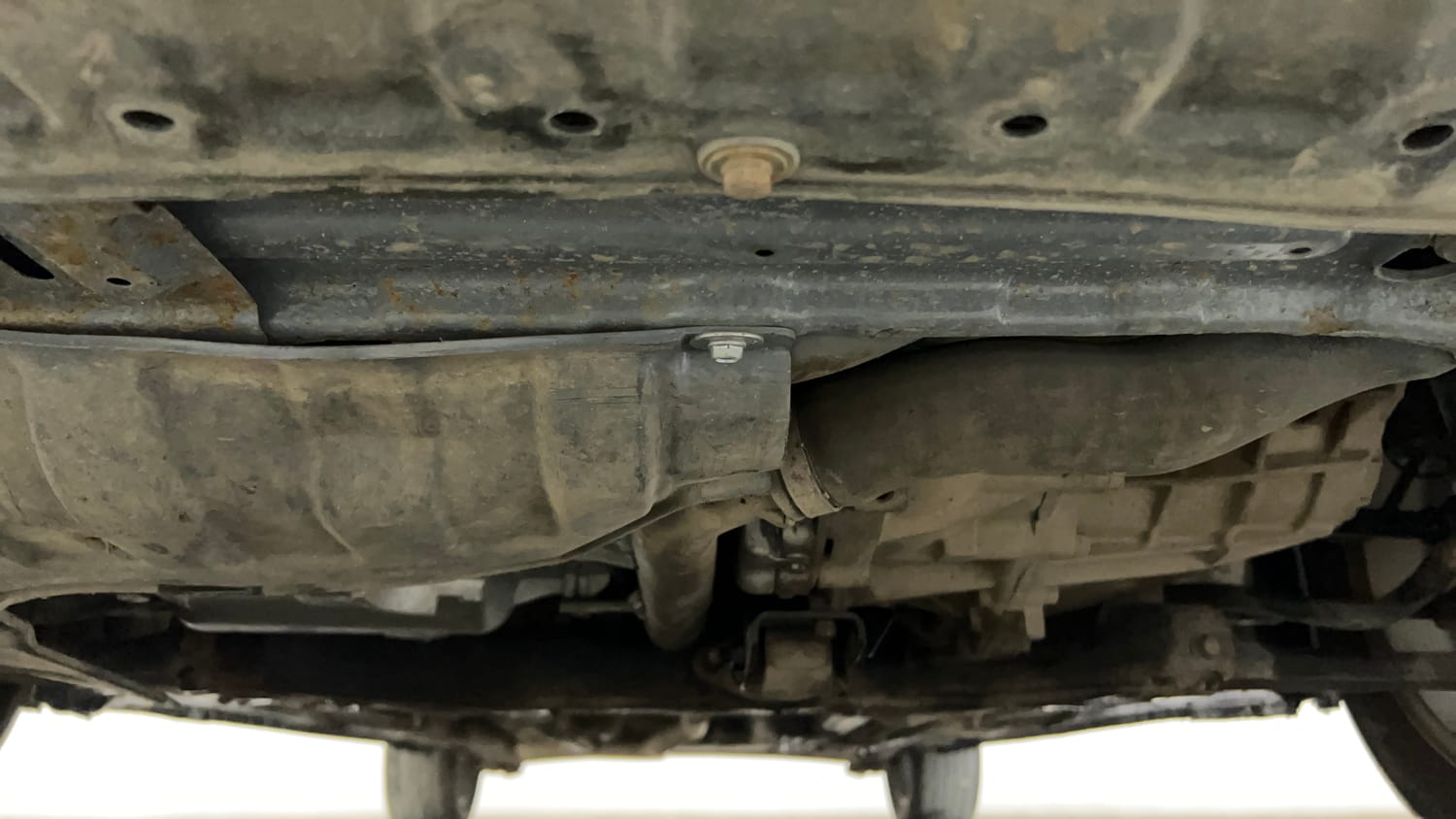 Used 2017 Hyundai Verna 1.6 CRDI SX (O) Diesel Manual extra FRONT LEFT UNDERBODY VIEW