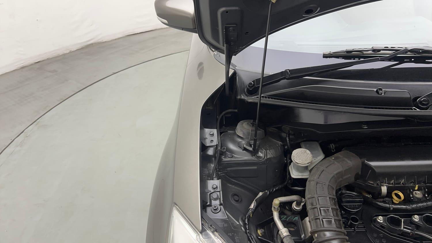 Used 2018 Maruti Suzuki Dzire VXi AMT Petrol Automatic engine ENGINE RIGHT SIDE HINGE & APRON VIEW