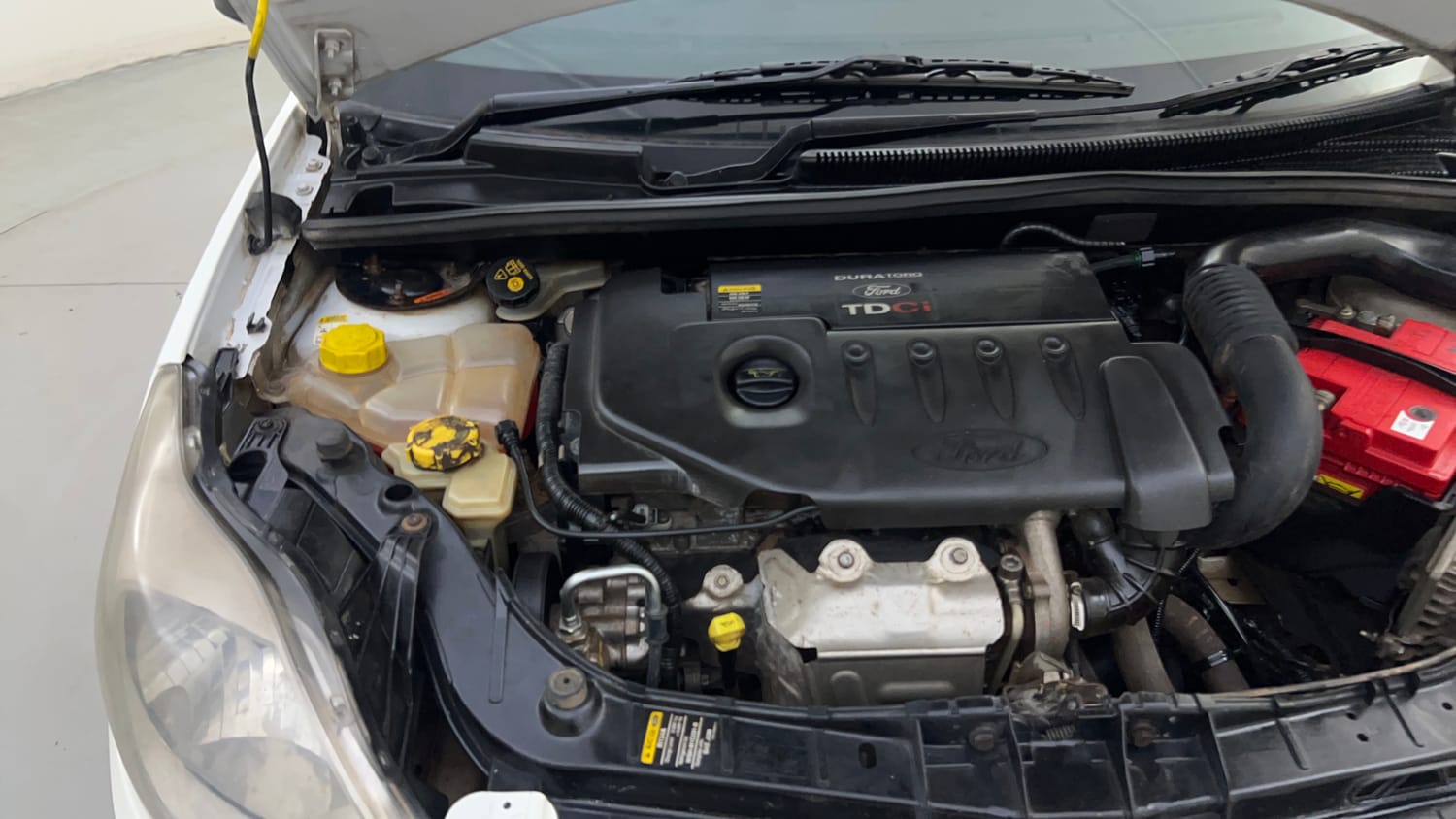 Used 2013 Ford Figo Duratorq Diesel EXI 1.4 Diesel Manual engine ENGINE RIGHT SIDE HINGE & APRON VIEW
