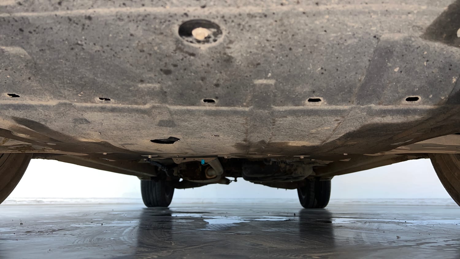 Used 2022 Mahindra XUV700 AX 7 Petrol MT 7 STR Petrol Manual extra FRONT LEFT UNDERBODY VIEW