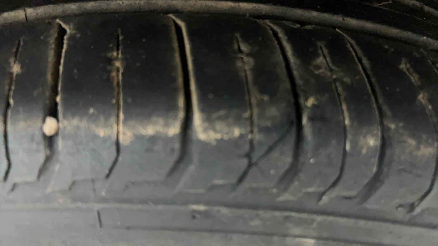 Used 2017 Hyundai Verna 1.6 CRDI SX (O) Diesel Manual tyres RIGHT FRONT TYRE TREAD VIEW