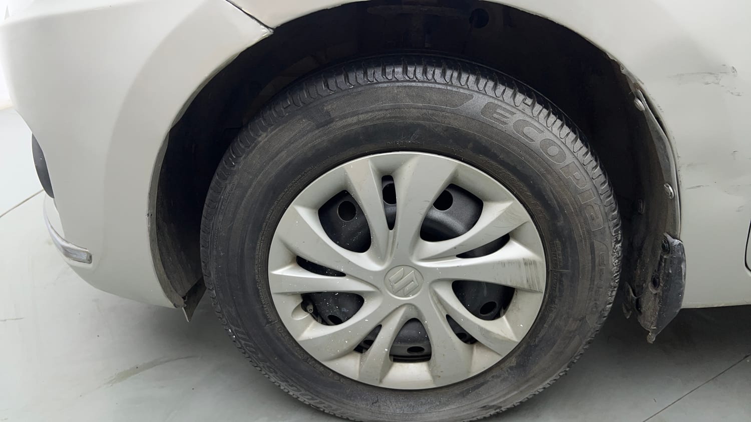 Used 2017 Maruti Suzuki Dzire VXi AMT Petrol Automatic tyres LEFT FRONT TYRE RIM VIEW