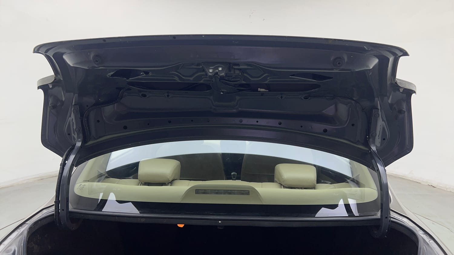 Used 2018 Maruti Suzuki Dzire VXi AMT Petrol Automatic interior DICKY DOOR OPEN VIEW