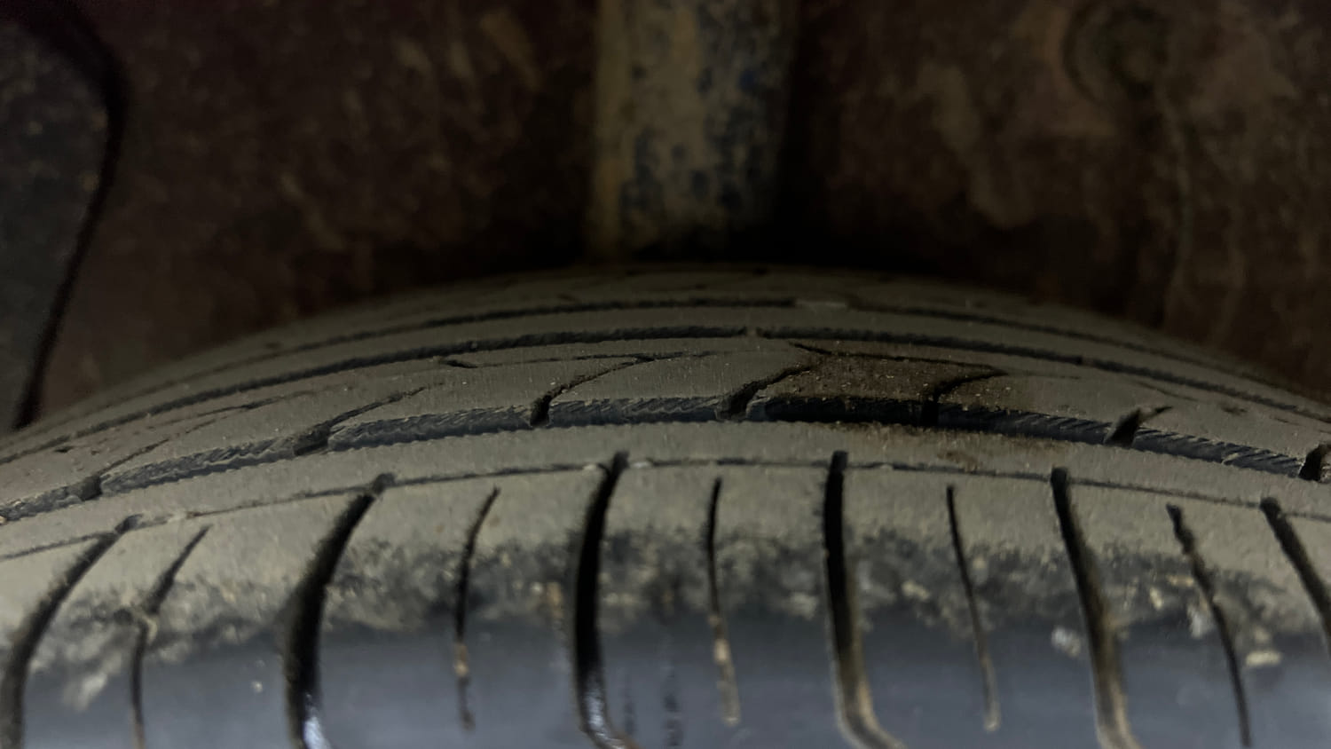 Used 2016 Hyundai Xcent SX 1.2 (O) Petrol Manual tyres RIGHT REAR TYRE TREAD VIEW