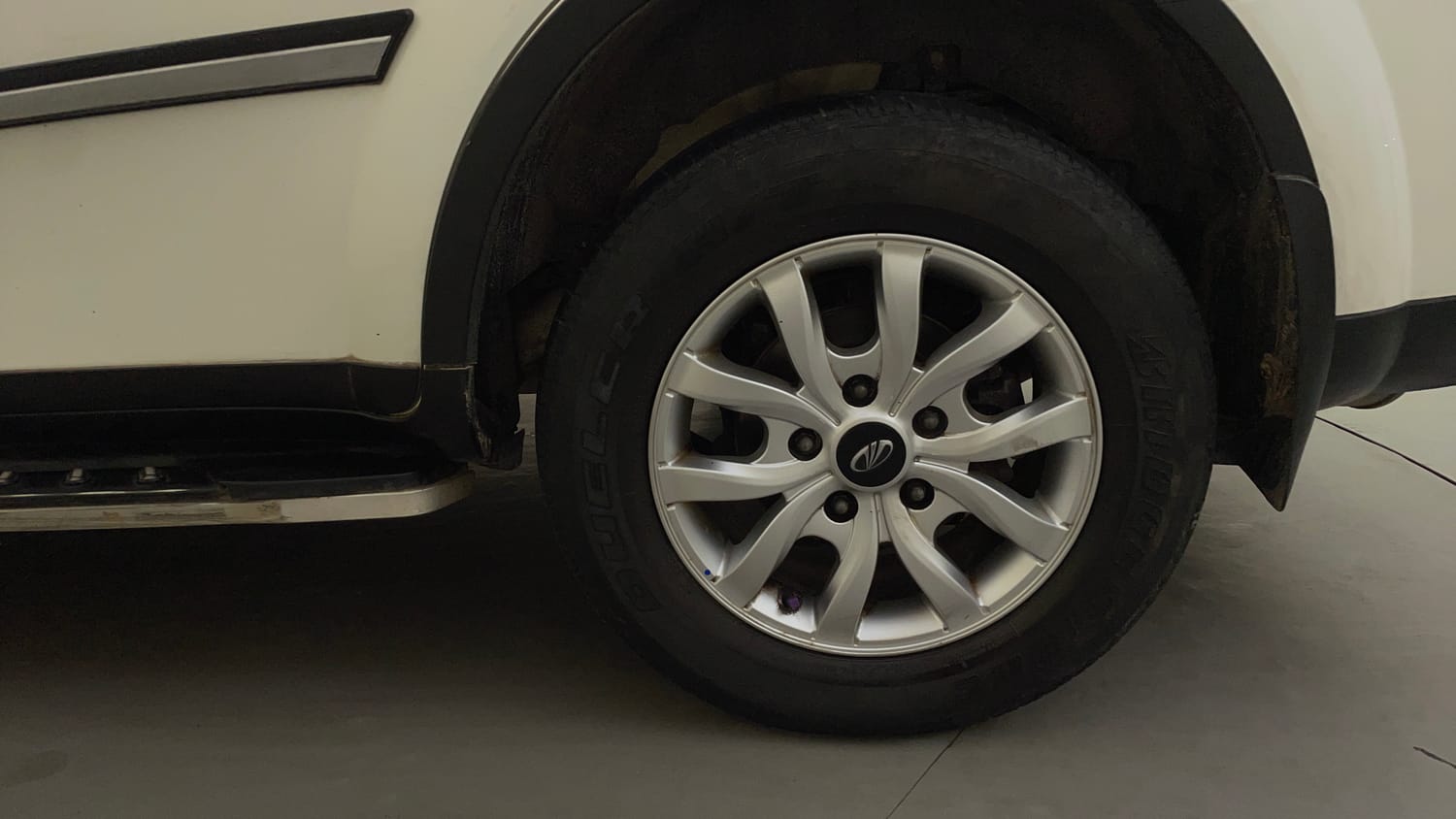 Used 2018 Mahindra XUV500 W10 Diesel Manual tyres LEFT REAR TYRE RIM VIEW