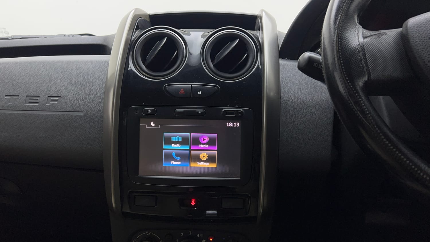 Used 2018 Renault Duster RXS CVT Petrol Automatic interior MUSIC SYSTEM & AC CONTROL VIEW