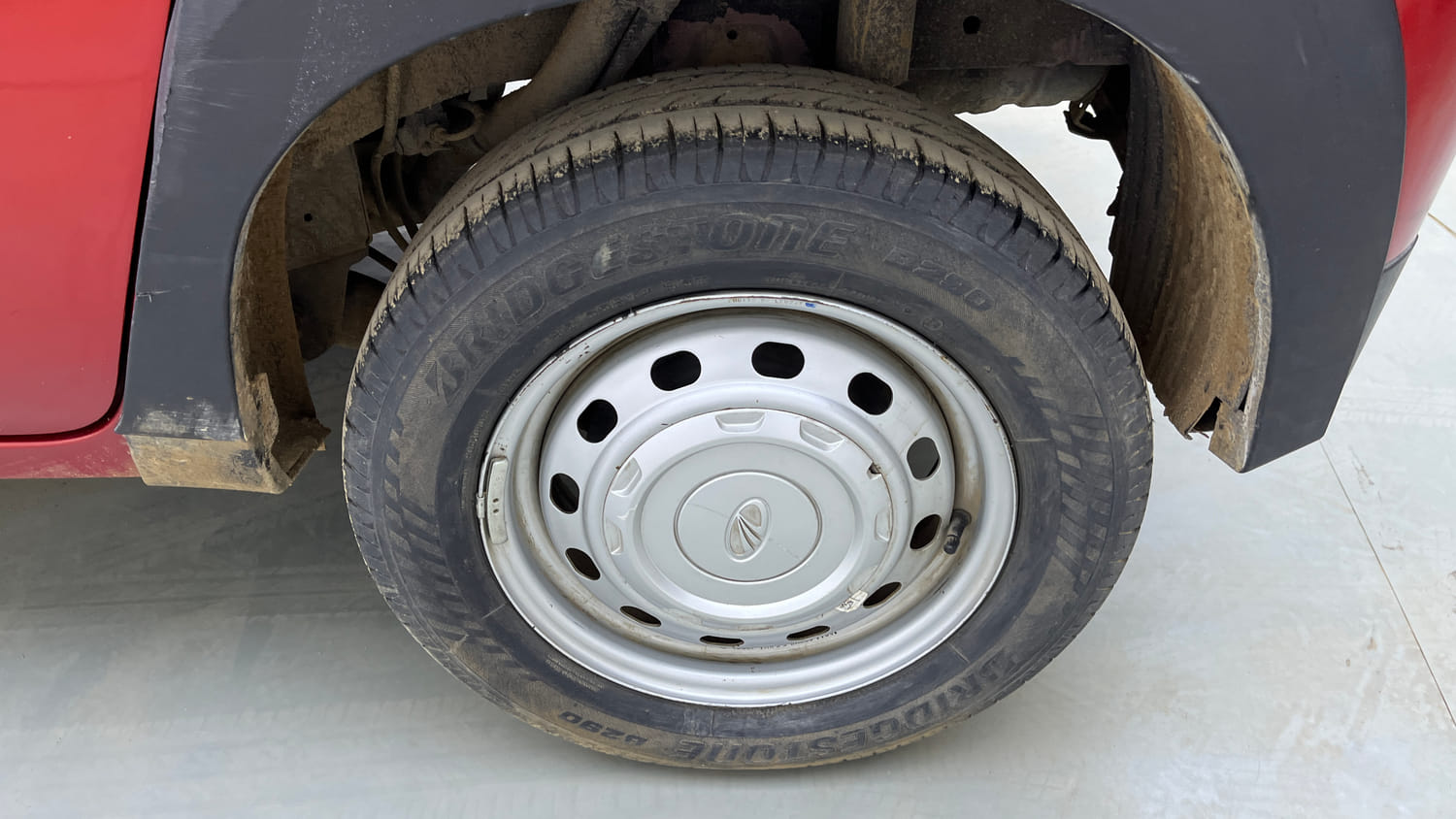 Used 2018 Mahindra KUV100 NXT K2 6 STR Petrol Manual tyres LEFT REAR TYRE RIM VIEW