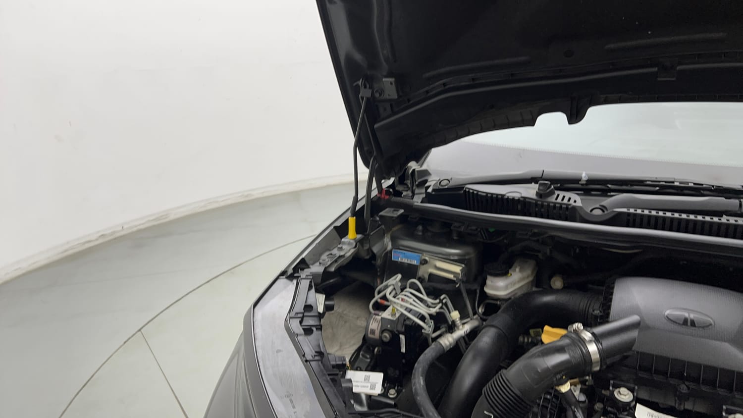 Used 2024 tata Nexon Fearless S 1.2 Revotron Petrol 7DCA Dual Tone Petrol Automatic engine ENGINE RIGHT SIDE HINGE & APRON VIEW