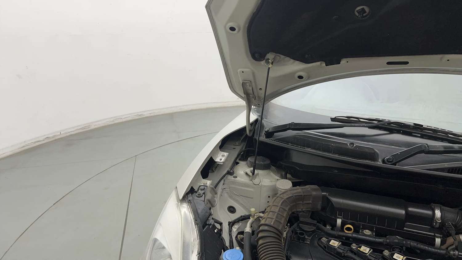 Used 2017 Maruti Suzuki Dzire VXi AMT Petrol Automatic engine ENGINE RIGHT SIDE HINGE & APRON VIEW