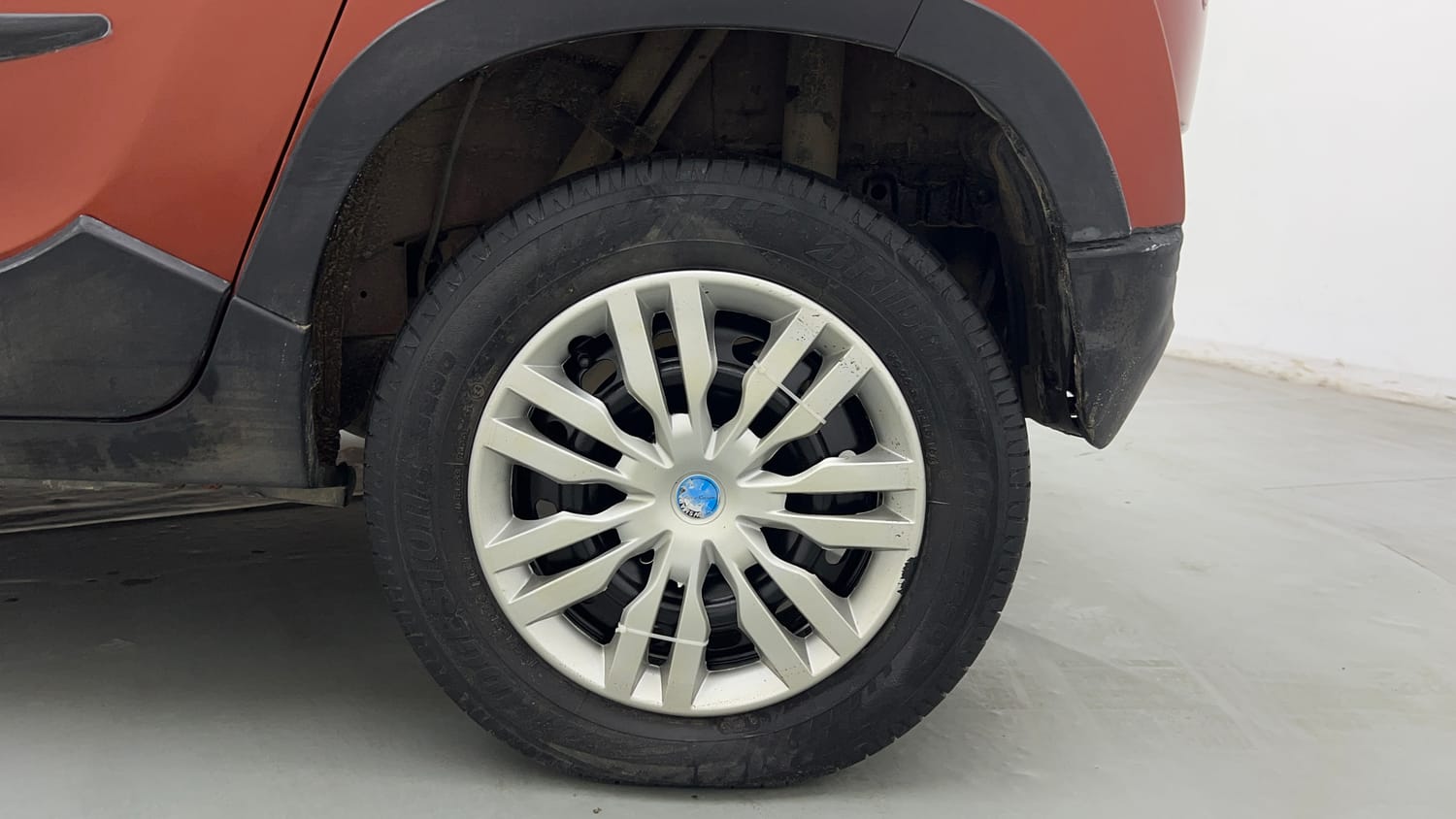 Used 2016 Mahindra KUV100 K6+ 6 STR Petrol Manual tyres LEFT REAR TYRE RIM VIEW