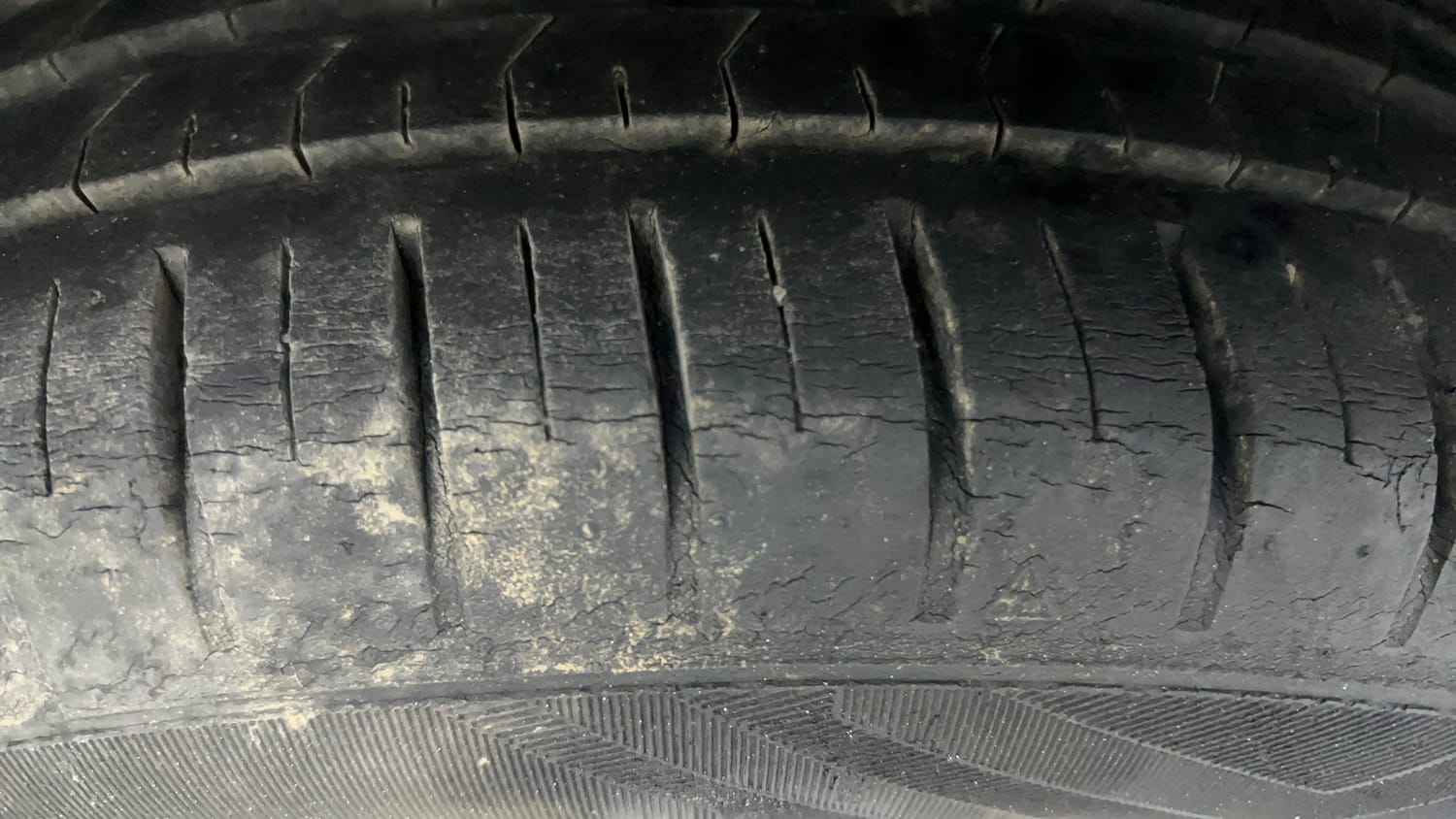Used 2017 Maruti Suzuki Baleno Alpha 1.2 AT Petrol Automatic tyres RIGHT REAR TYRE TREAD VIEW