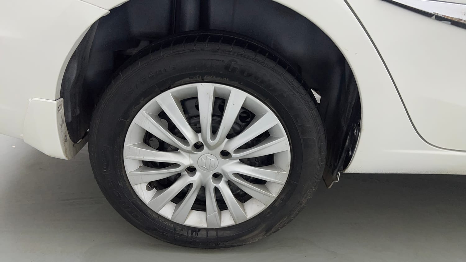 Used 2024 Maruti Suzuki Ciaz Sigma 1.5 Petrol Manual tyres RIGHT REAR TYRE RIM VIEW