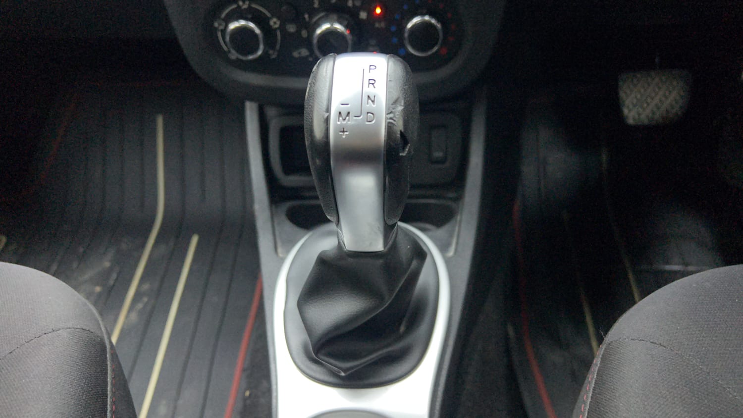 Used 2018 Renault Duster RXS CVT Petrol Automatic interior GEAR  KNOB VIEW