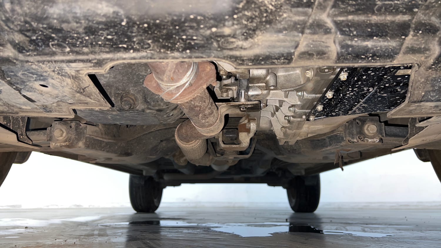 Used 2024 tata Nexon Fearless S 1.2 Revotron Petrol 7DCA Dual Tone Petrol Automatic extra FRONT LEFT UNDERBODY VIEW