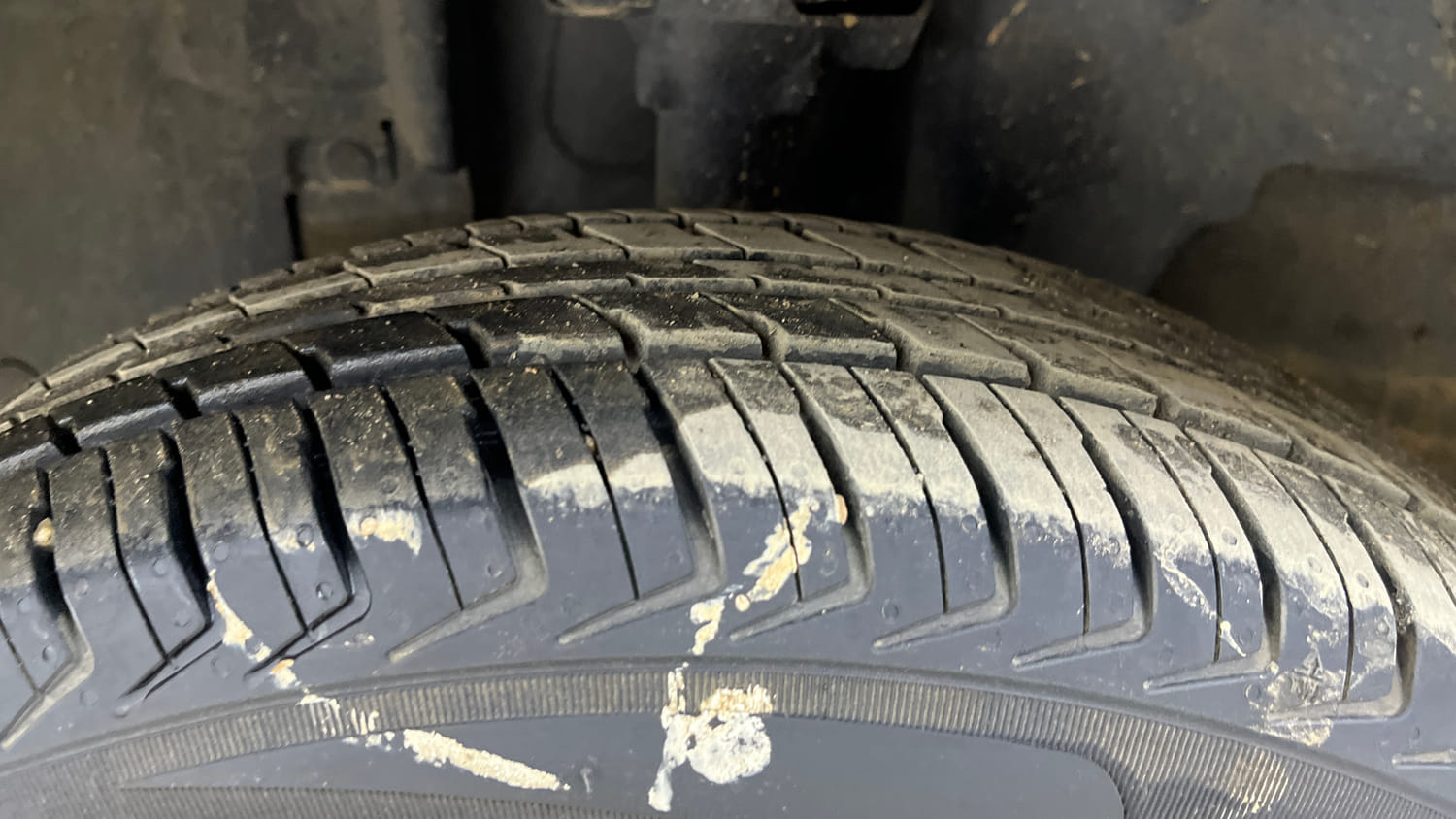 Used 2018 Renault Kwid RXT Opt Petrol Manual tyres LEFT FRONT TYRE TREAD VIEW