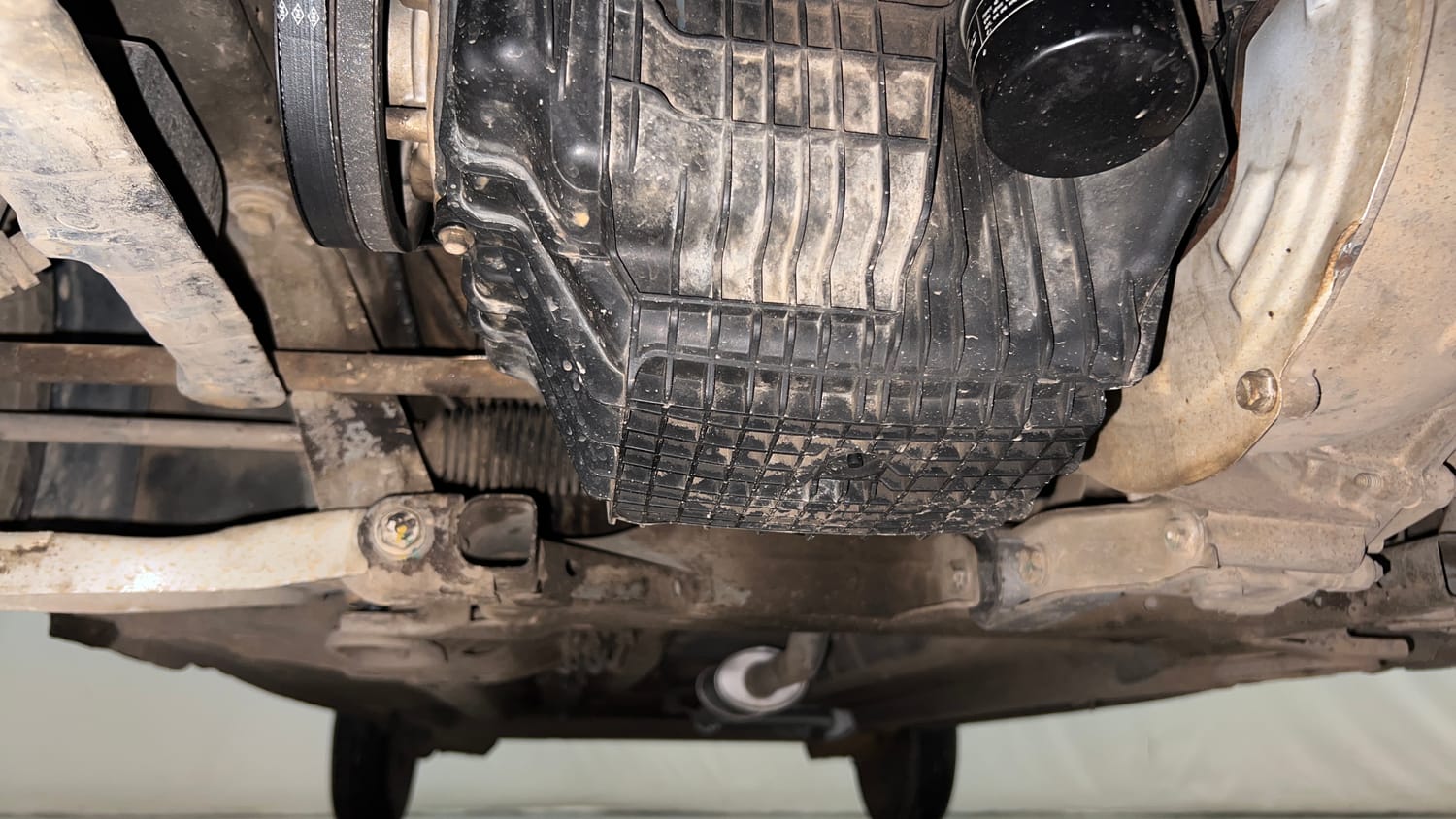 Used 2016 Renault Kwid RXL Petrol Manual extra FRONT LEFT UNDERBODY VIEW