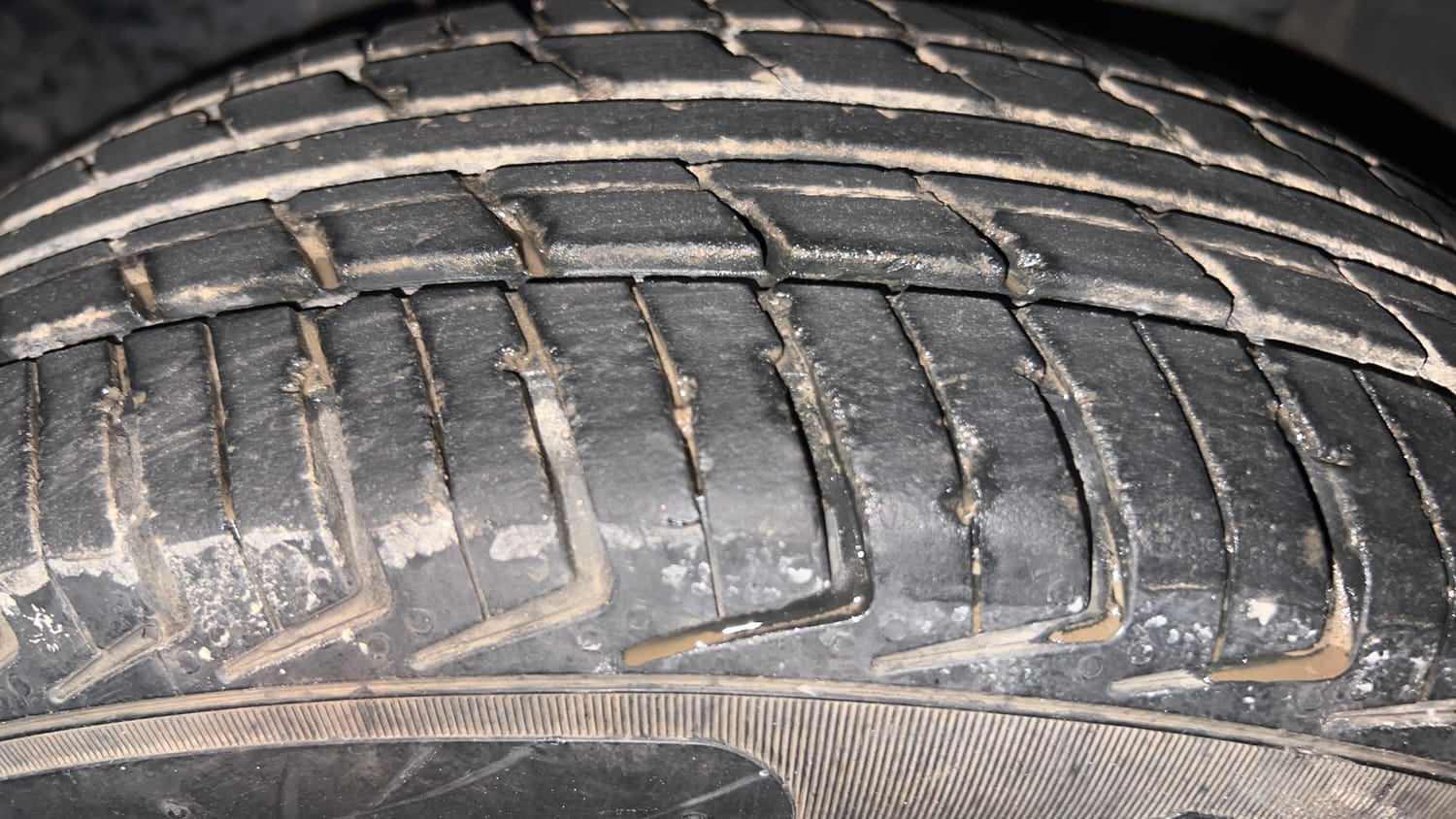 Used 2016 Renault Kwid RXL Petrol Manual tyres LEFT FRONT TYRE TREAD VIEW
