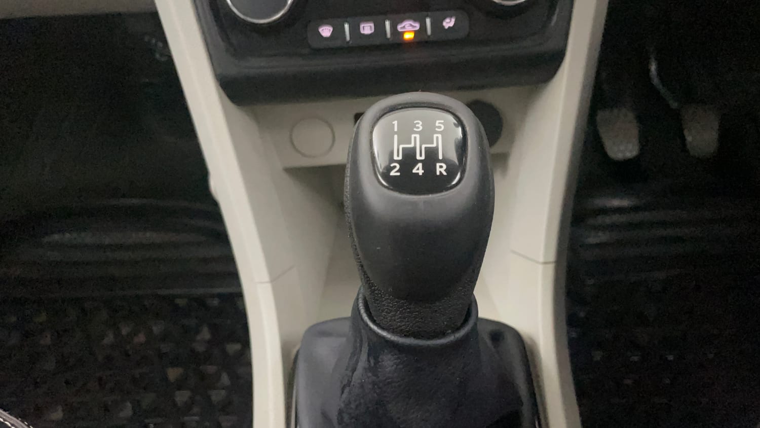 Used 2023 Tata Tiago XZ Plus CNG Cng Manual interior GEAR  KNOB VIEW