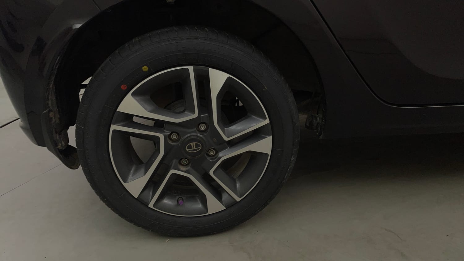 Used 2023 Tata Tiago XZ Plus Petrol Manual tyres RIGHT REAR TYRE RIM VIEW