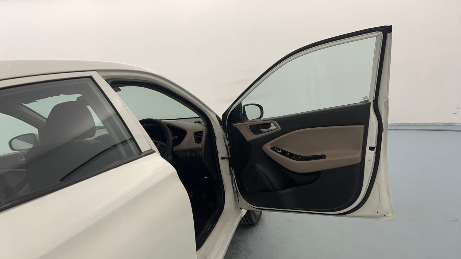 Used 2015 Hyundai Elite i20 Sportz 1.2 Petrol Manual interior RIGHT FRONT DOOR OPEN VIEW