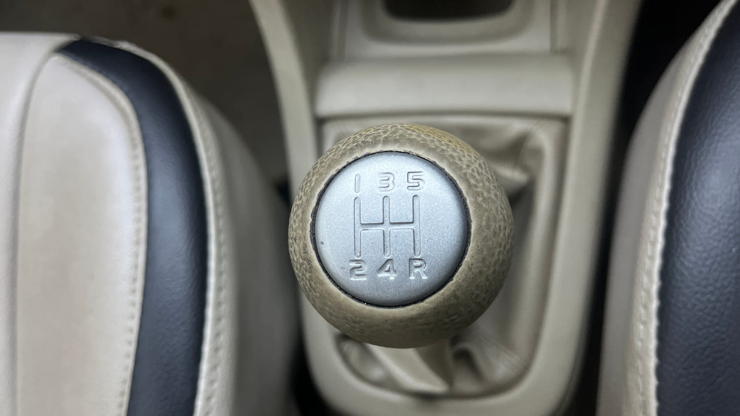 Used 2015 Maruti Suzuki Swift Dzire VXI Petrol Manual interior GEAR  KNOB VIEW