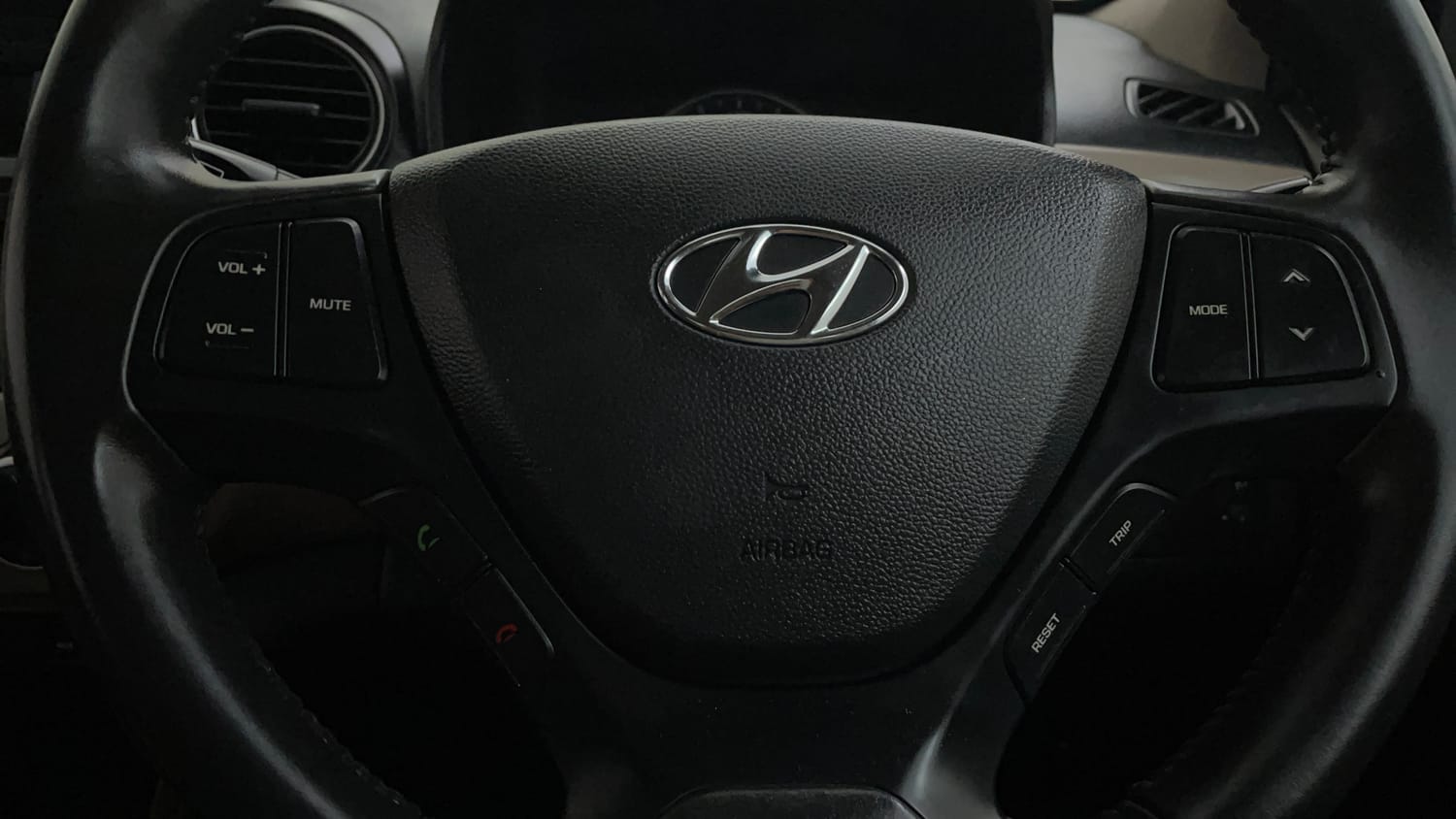 Used 2016 Hyundai Grand i10 Asta AT 1.2 Kappa VTVT (O) Petrol Automatic top_features Airbags