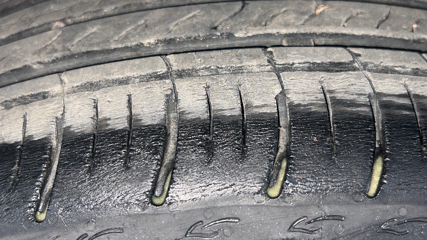 Used 2023 Honda City V Petrol CVT Petrol Automatic tyres LEFT FRONT TYRE TREAD VIEW