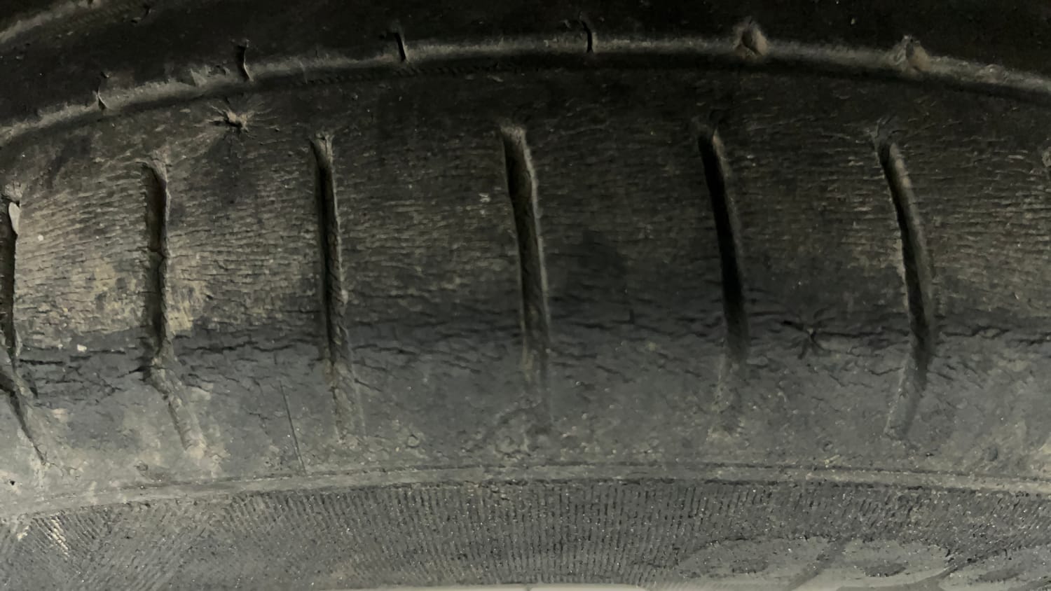 Used 2017 Maruti Suzuki Baleno Alpha 1.2 AT Petrol Automatic tyres LEFT FRONT TYRE TREAD VIEW
