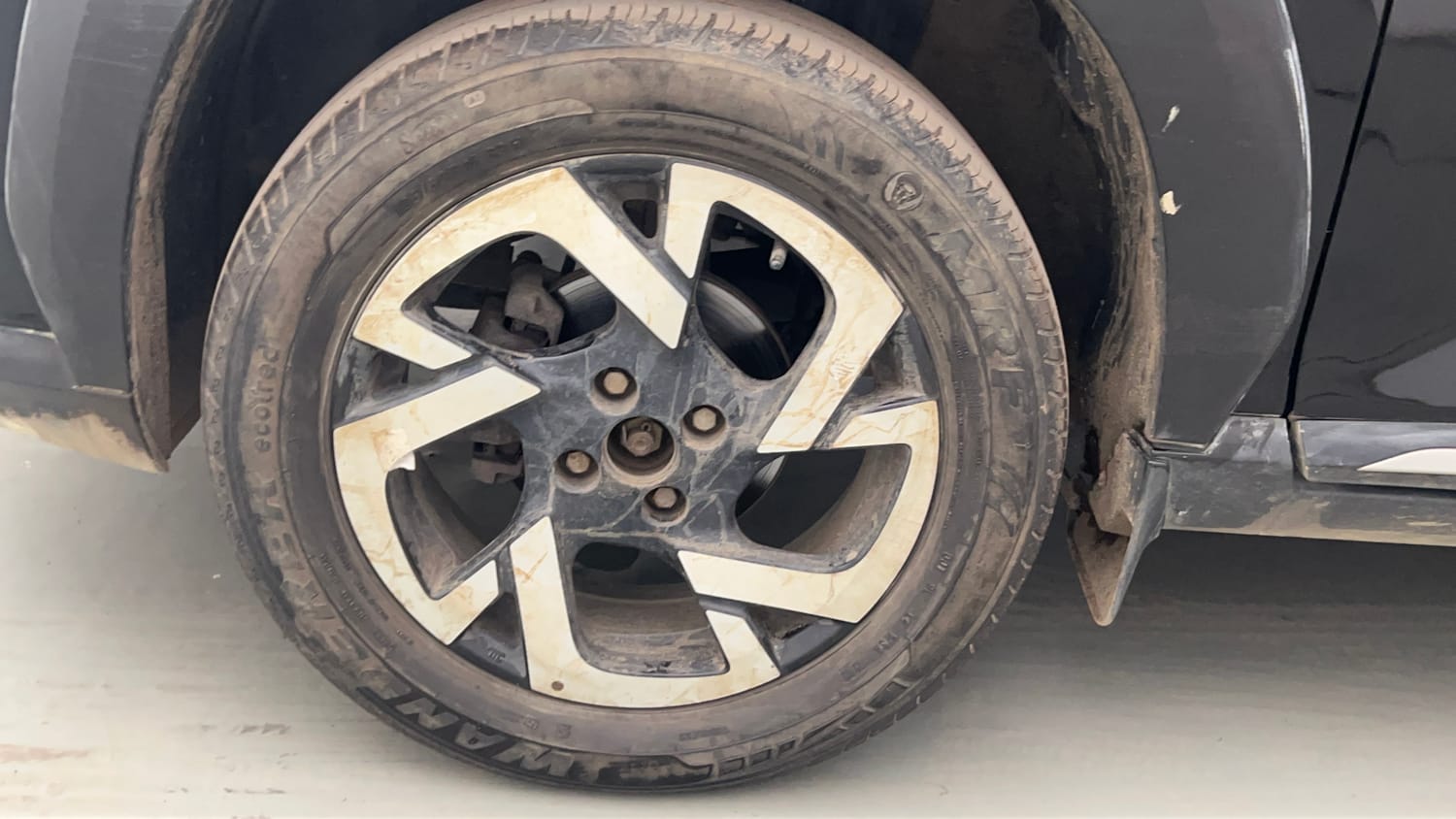 Used 2022 Nissan Magnite XV Petrol Manual tyres LEFT FRONT TYRE RIM VIEW