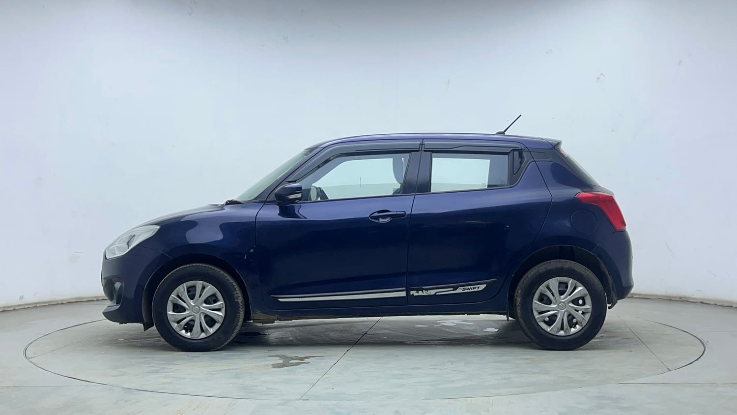 Used 2018 Maruti Suzuki Swift VXi AMT Petrol Automatic exterior LEFT SIDE VIEW