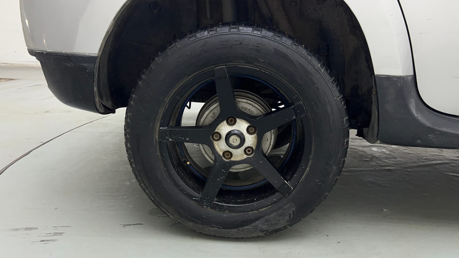 Used 2016 Renault Duster RXL Petrol Petrol Manual tyres RIGHT REAR TYRE RIM VIEW