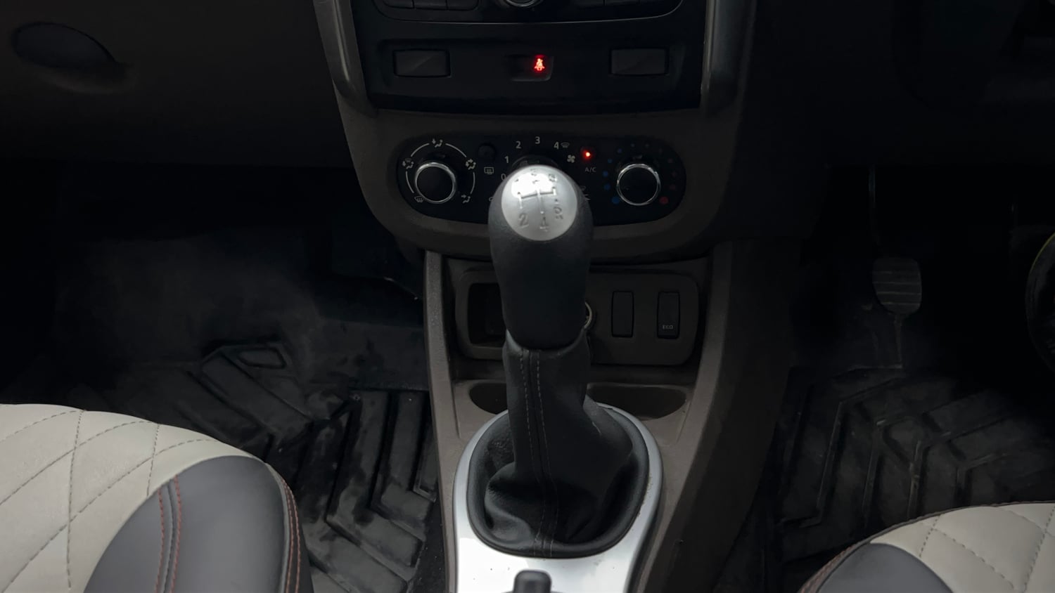 Used 2016 Renault Duster RXL Petrol Petrol Manual interior GEAR  KNOB VIEW