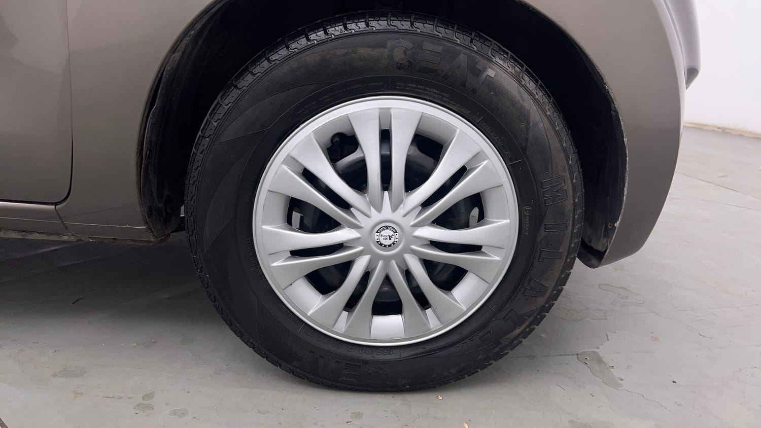 Used 2016 Datsun Redi-GO T Petrol Manual tyres RIGHT FRONT TYRE RIM VIEW
